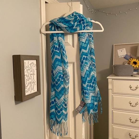 Blue and White Boutique Scarf - Picture 5 of 6
